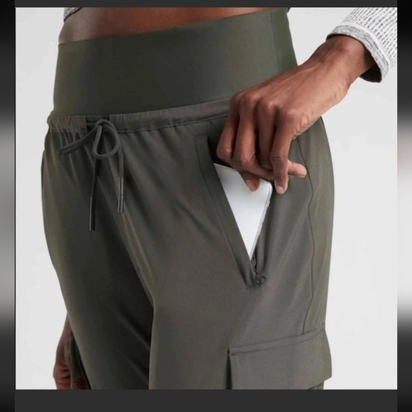 Athleta NWT Sutton Jogger in Arbor Olive $89 6 cargo pockets discontinued - Picture 10 of 14